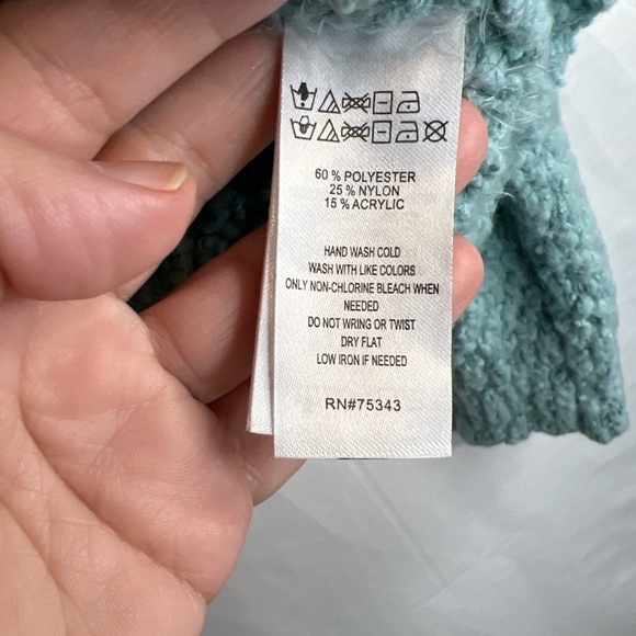 Yes Lola Crewneck Long Sleeve Sweater Size Medium NWOT - Picture 10 of 13